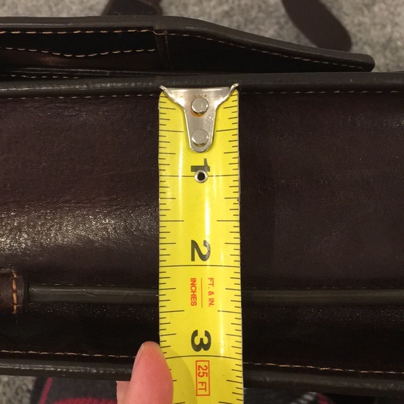 Wilson’s Leather Dark Rugged Expandable Briefcase - Picture 16 of 16